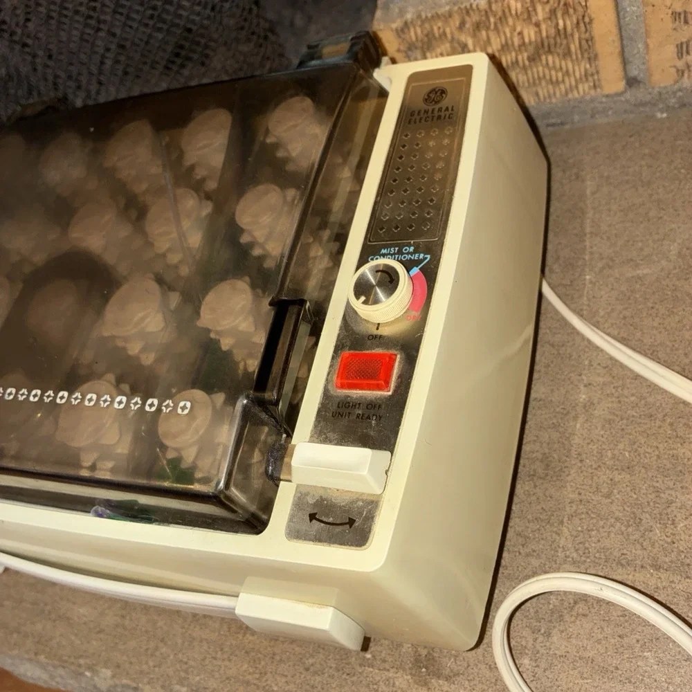 Vintage General Electric Mist Condition Dry Hairsetter Beige Hot Rollers USA